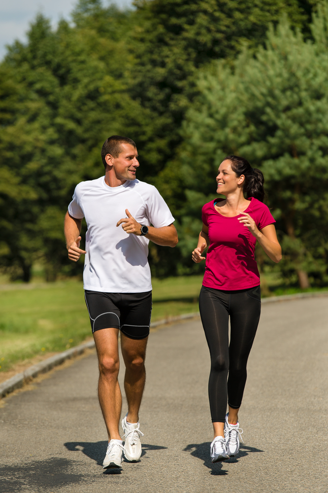 sporty,caucasian,couple,running,in,park